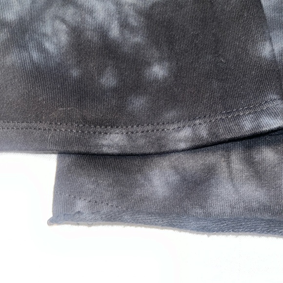 Time And Tru Long Sleeve Wide Sleeve Black Tie Dye Sweatshirt Raw Hem XL - Picture 5 of 7